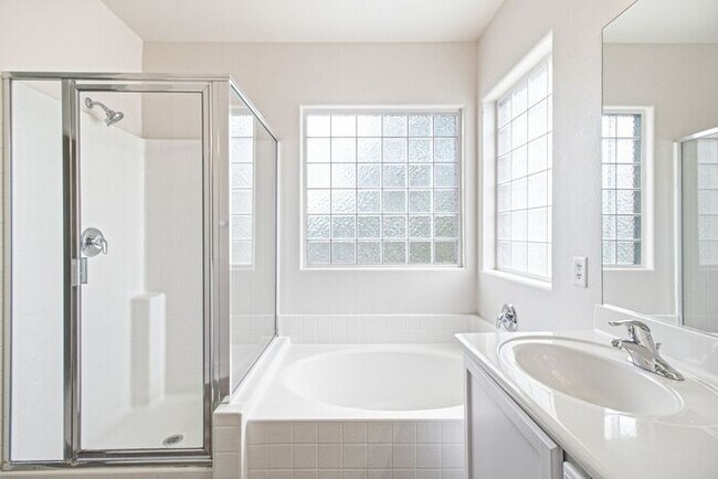 Building Photo - Inviting 3-Bedroom Home with Oversized Loft in Gated Southwest Community