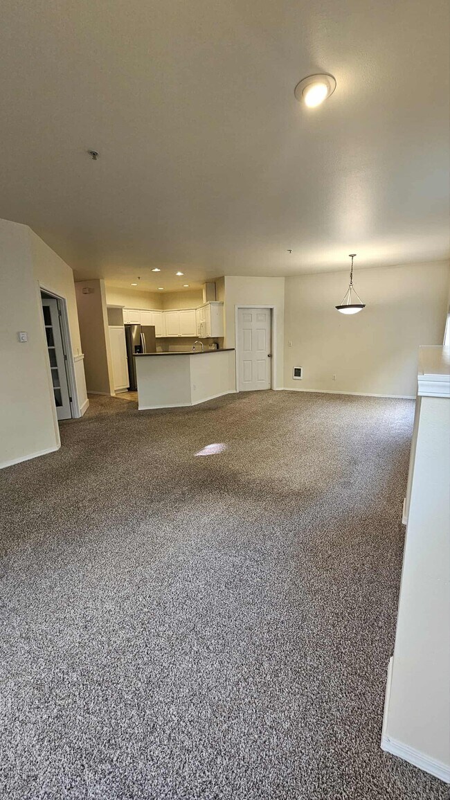 Building Photo - 2127 Hammond Ave