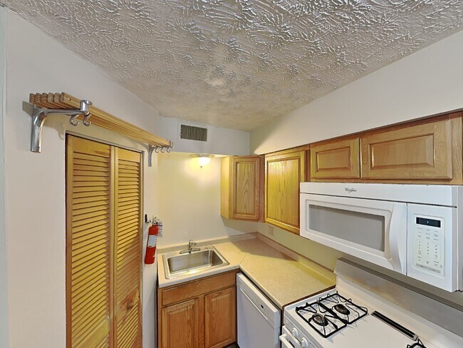 Building Photo - 350 E 12th Ave