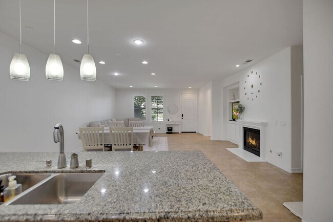 Building Photo - 15723 Parkhouse Dr