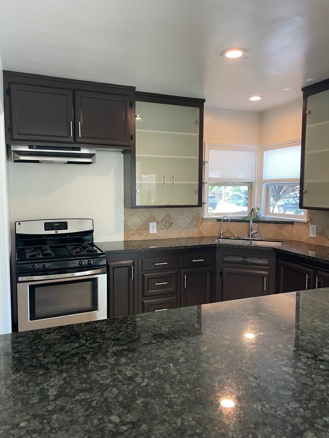 Building Photo - 9650 Lucerne Ave