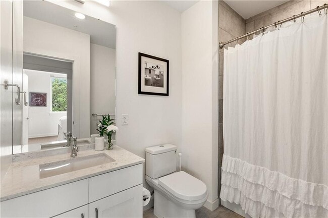 Building Photo - 900 S 1st St