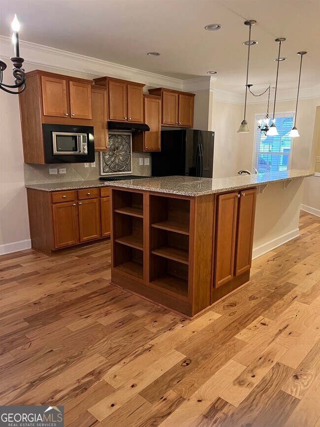 Building Photo - 356 Sandy Springs Dr