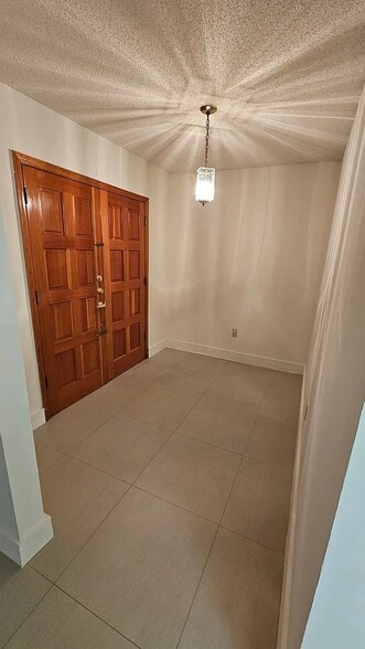 Building Photo - 5431 SW 143rd Ave