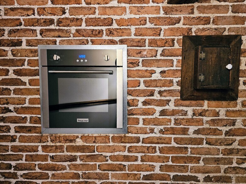 Building Photo - 135 Fraelich Rd