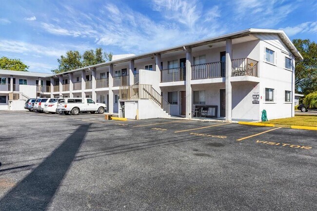 Building Photo - 3101 Bee Ridge Rd