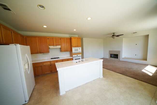 Building Photo - 29070 St Tropez Pl