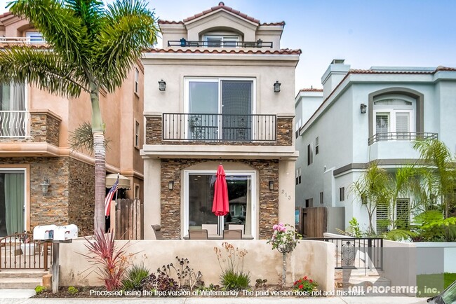 Primary Photo - Georgous downtown Huntington Beach home