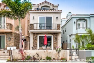 Building Photo - Georgous downtown Huntington Beach home