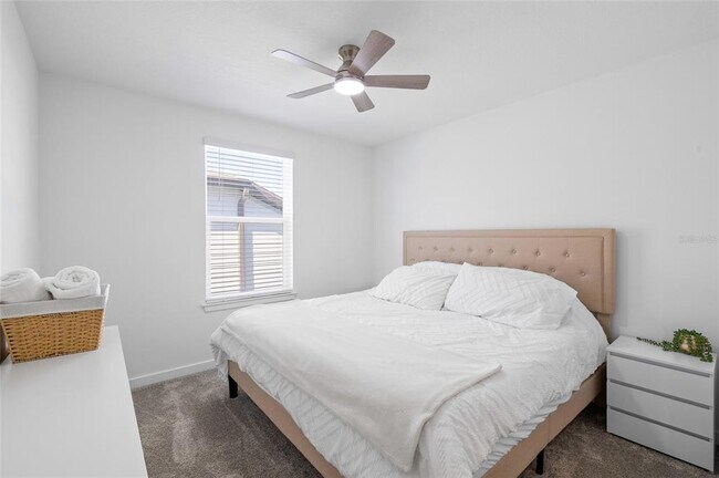 Building Photo - 6214 Golden Bch Dr