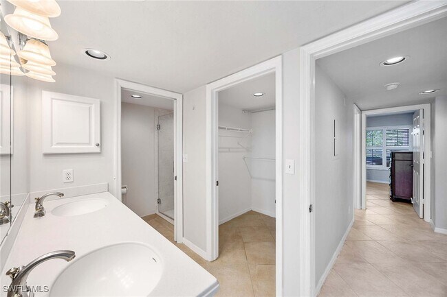 Building Photo - 897 Collier Ct