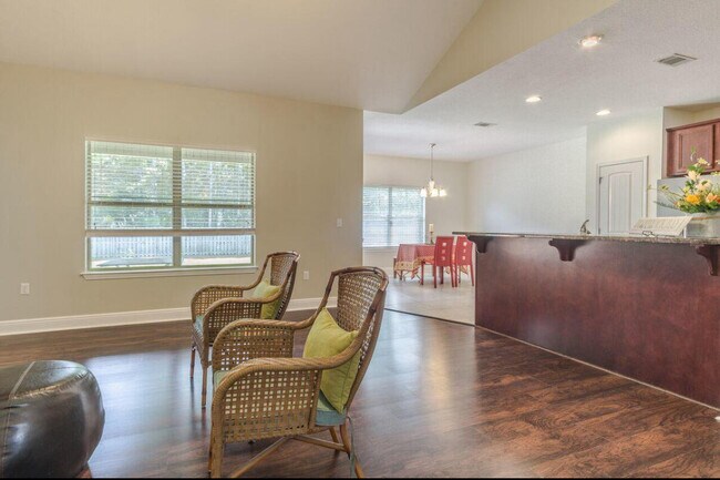 Building Photo - 32 Sonata St