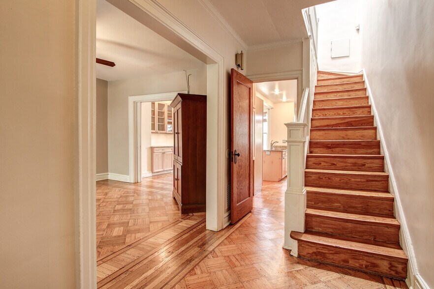 Entryway - 3539 Holmead Pl NW