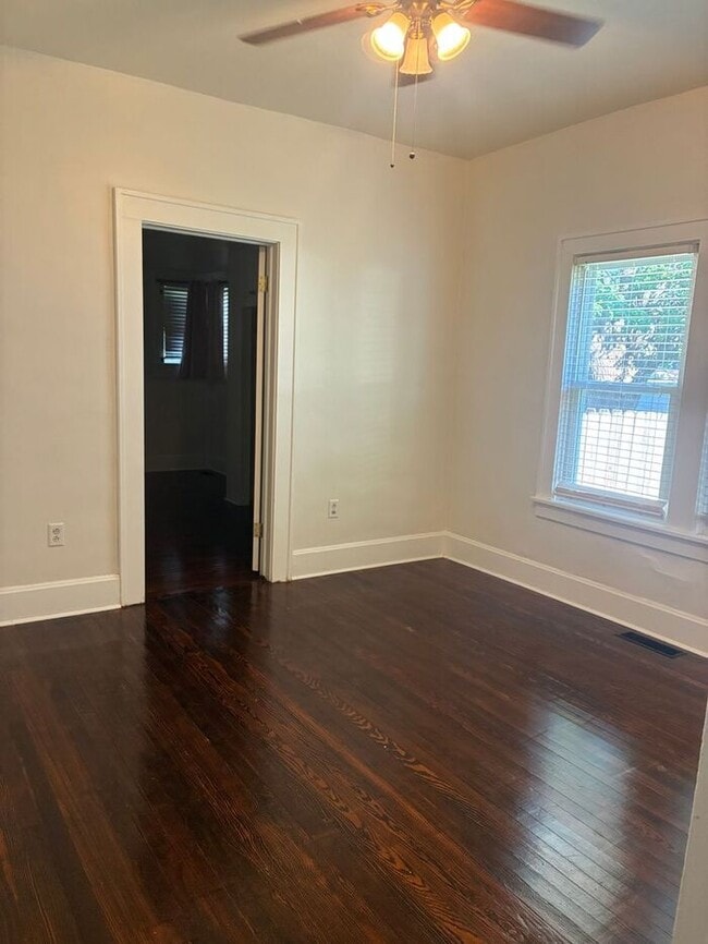 Building Photo - Charming North Side 2 Bedroom Home Near ISU Memorial Stadium!