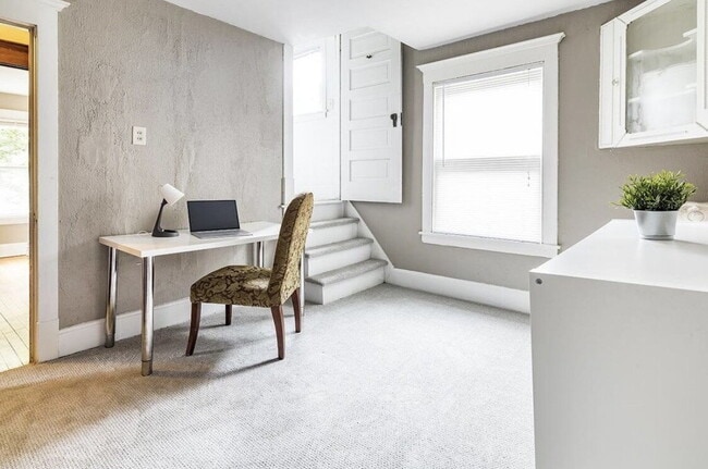 Building Photo - 3 Bedroom + Den in Minneapolis