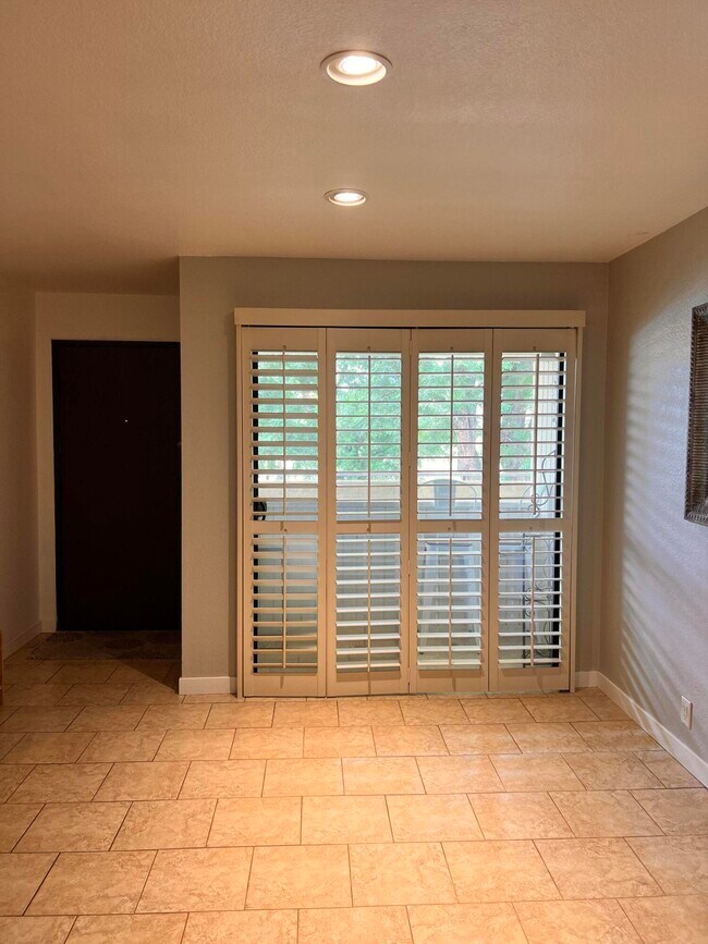 Building Photo - 2821 Los Felices Cir W