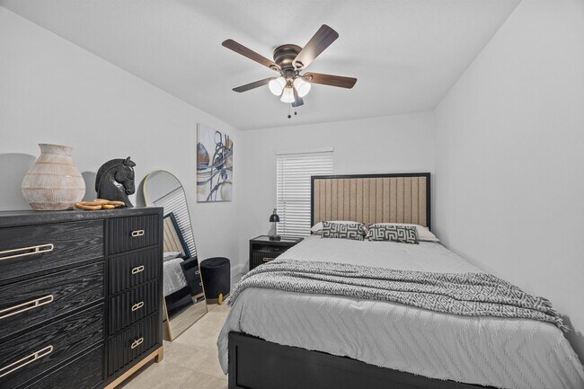 Building Photo - 2400 Seaford Dr