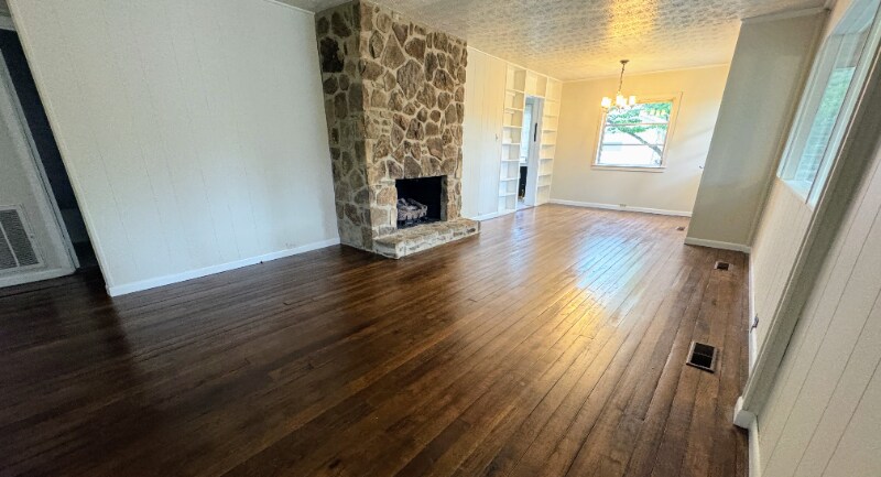 Building Photo - 465 East Dr