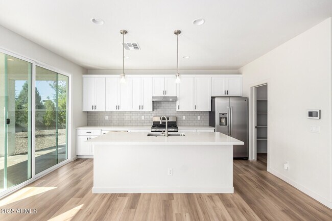 Building Photo - 6556 N 15th Dr