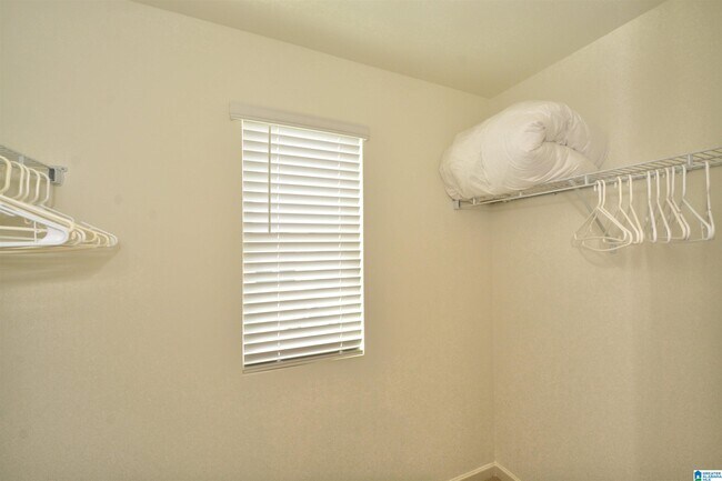 Building Photo - 6558 Creek Cir