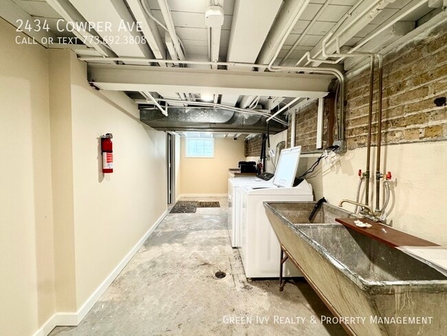 Building Photo - 2434 Cowper Ave