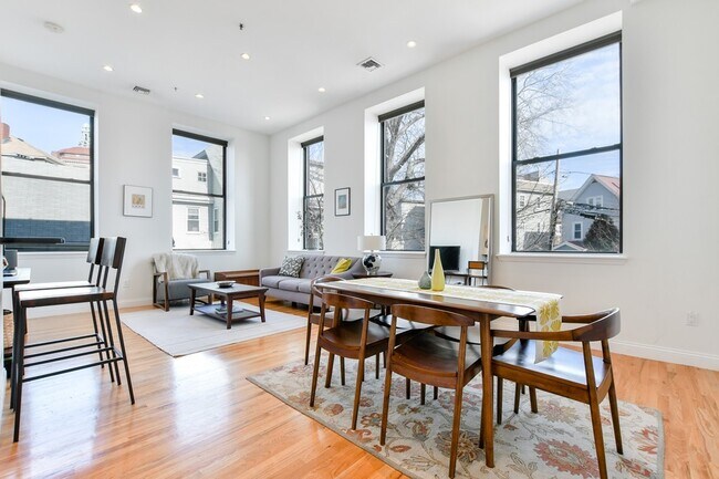 Primary Photo - 11 Wyman St