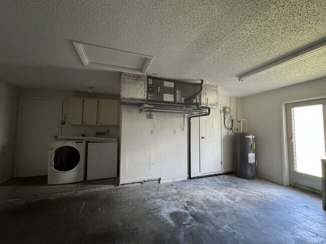 Building Photo - 129 Algiers Dr