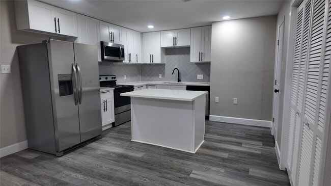 Building Photo - 917 Temple Dr