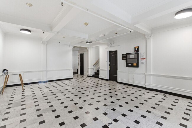 Building Photo - 903 Pine St