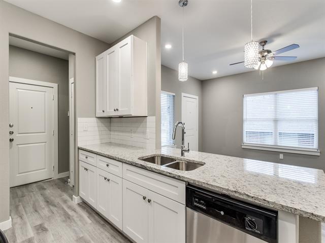 Building Photo - 3207 Karen St