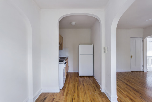 Building Photo - Archive: Wolcott Terrace - 5017 N Wolcott Ave