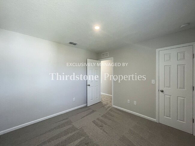 Building Photo - 1309 Pangola Dr