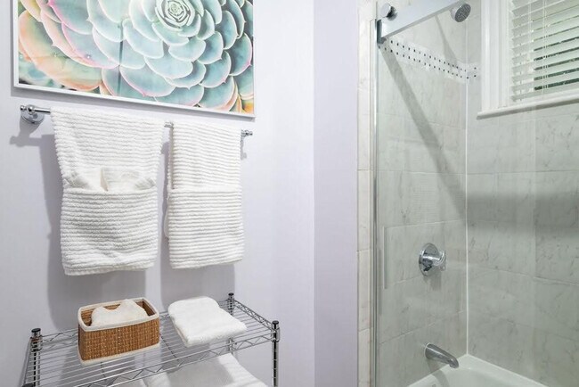 Building Photo - 810 Broadway-SI ID1511377P