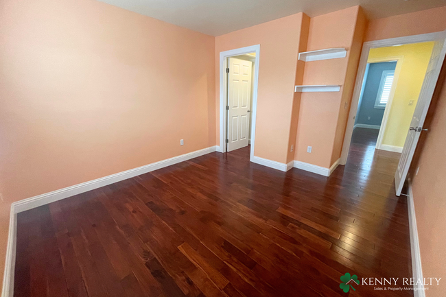 Building Photo - Large 4 Bedroom, 3 Bathroom Home in San Bruno