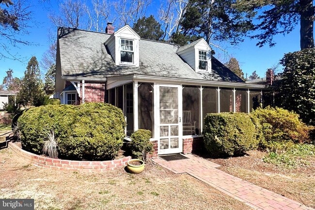 Building Photo - 8022 E Boulevard Dr