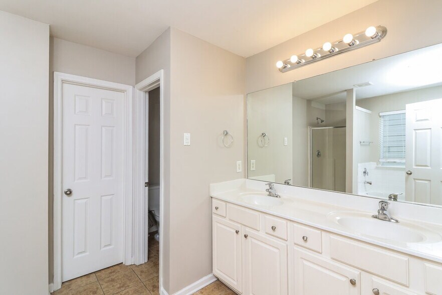 Building Photo - 1647 Bradmere Ln