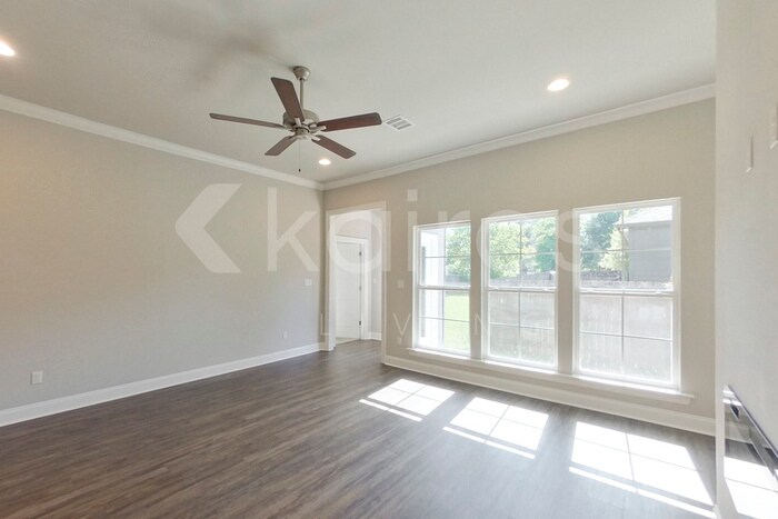 Building Photo - 6405 Roux Dr