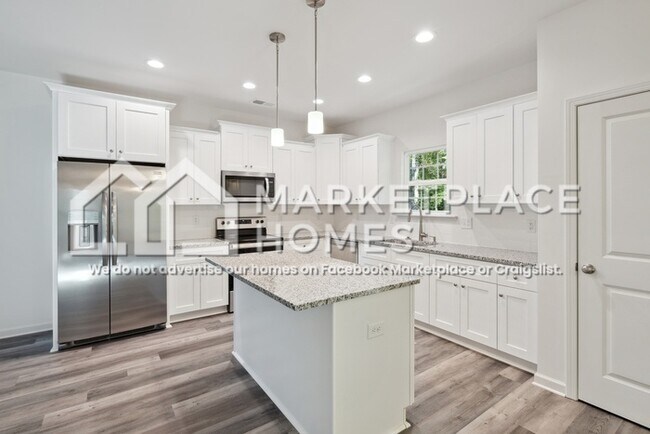 Building Photo - 3719 Oakwood Rd