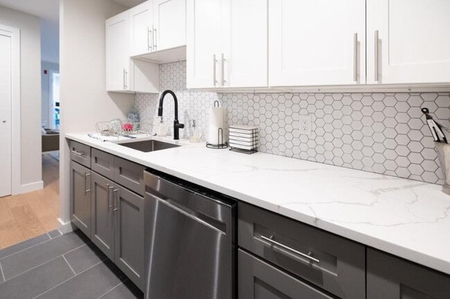 Building Photo - 2 bedroom in Boston MA 02118