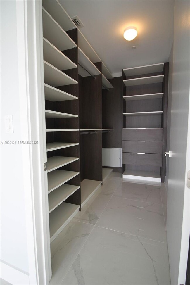 Building Photo - 5000 Island Estates Dr