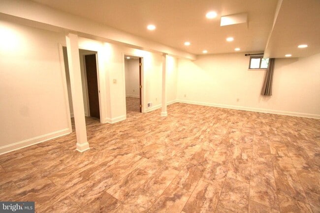 Building Photo - 10104 Towhee Ave