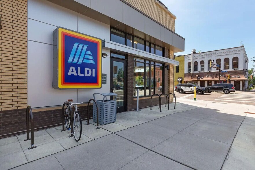 Building Photo - 2424 Lyndale Ave S