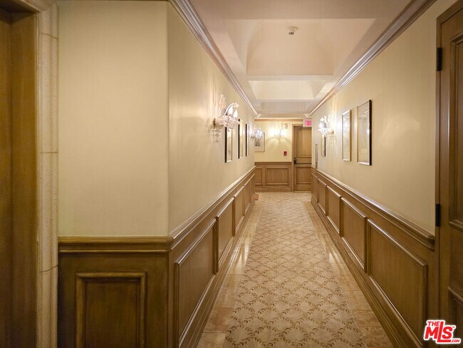 Building Photo - 10795 Wilshire Blvd