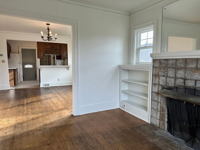 Building Photo - Maple Leaf 3 bedroom