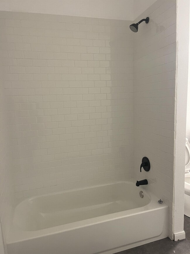 Building Photo - 400 Graham Ave