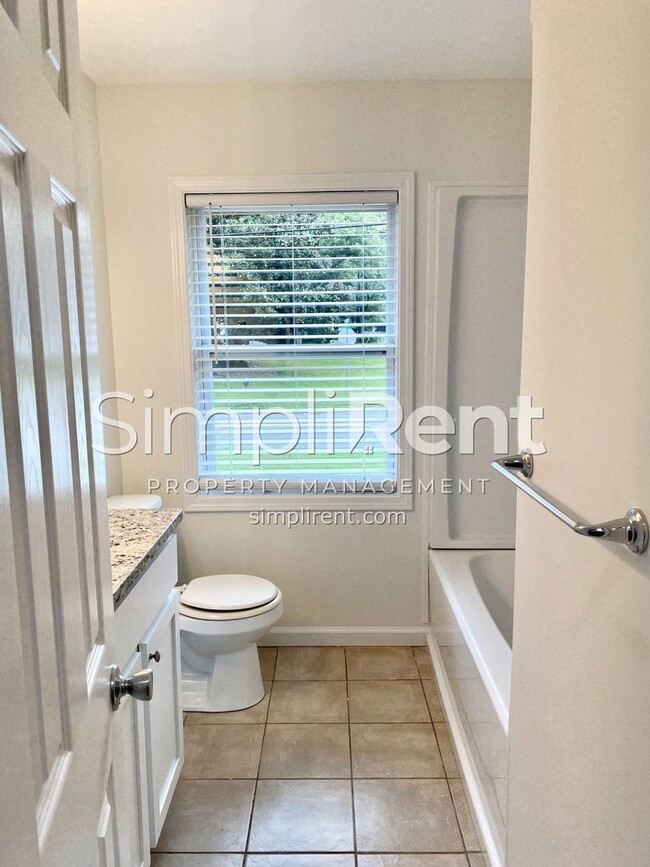 Building Photo - FULLY RENOVATED 3 / 2 Home - Available Now...