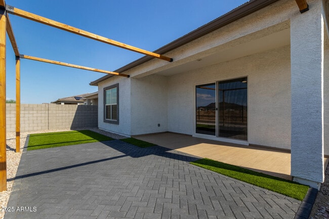 Building Photo - 15612 W Smoketree Dr