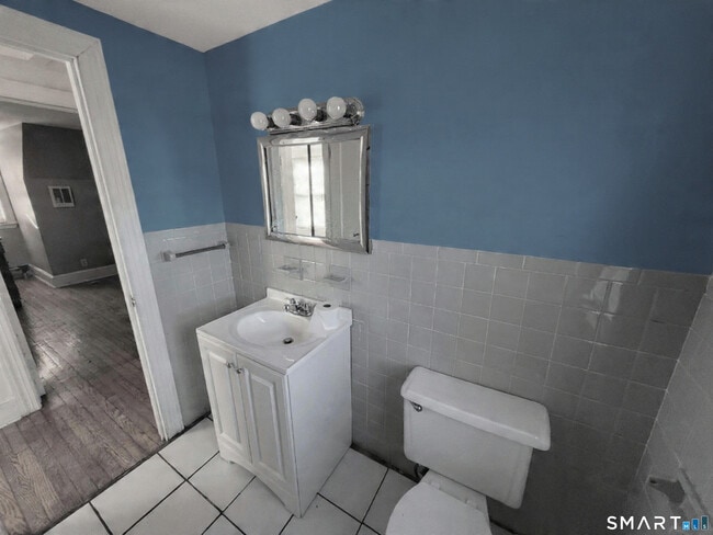 Building Photo - 96 Tudor St