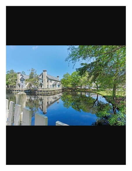 Primary Photo - 13700 Richmond Park Dr N