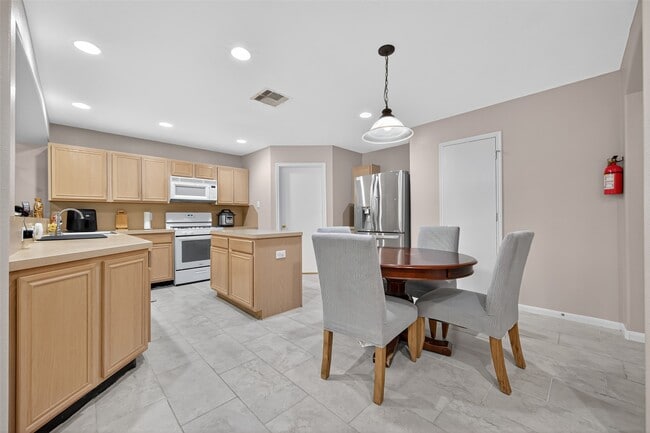 Building Photo - 21539 Olympic Forest Dr